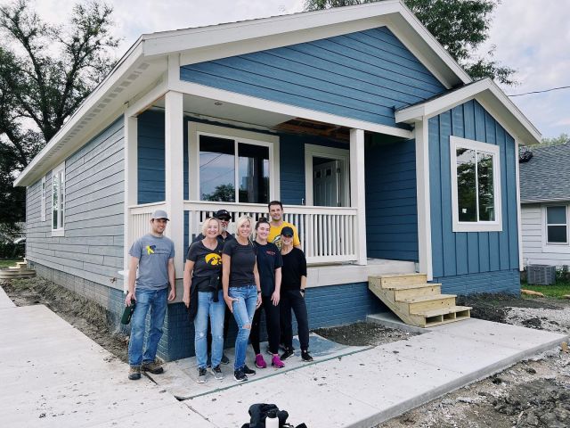 A few of our amazing crew spent Saturday morning volunteering at Habitat for Humanity! 🏠

Love making memories with our people and making a difference in our community. 👏